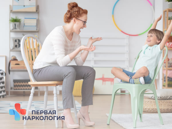 Ребенок и воспитательница